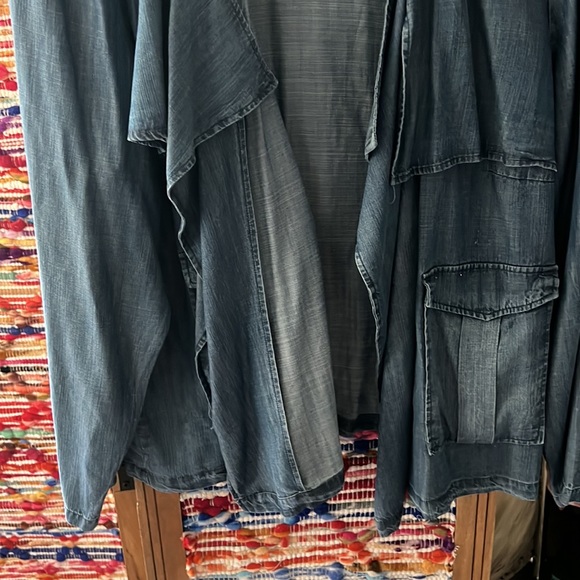 Plus Jacket - Picture 2 of 3